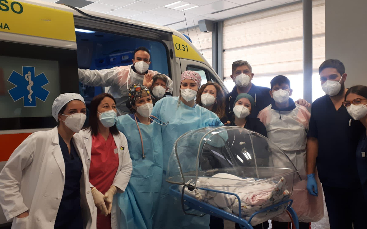 Bimbo nato a bordo dell'ambulanza
