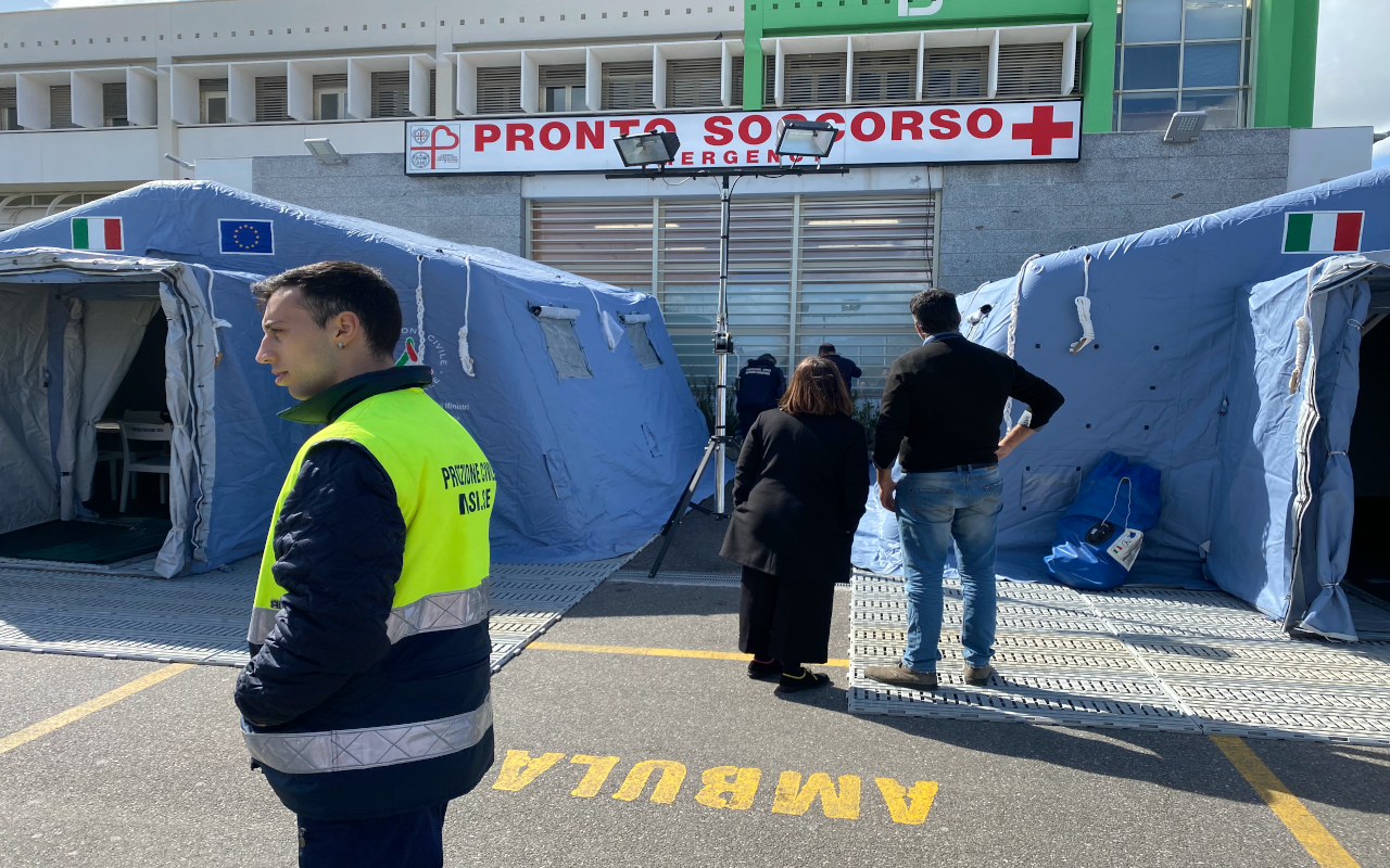 Tende pre triage al Policlinico