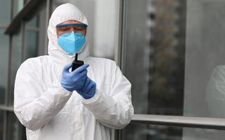 Un medico a lavoro