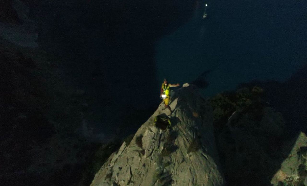 Altra immagine di Paolo Contini in cima ripreso da un drone